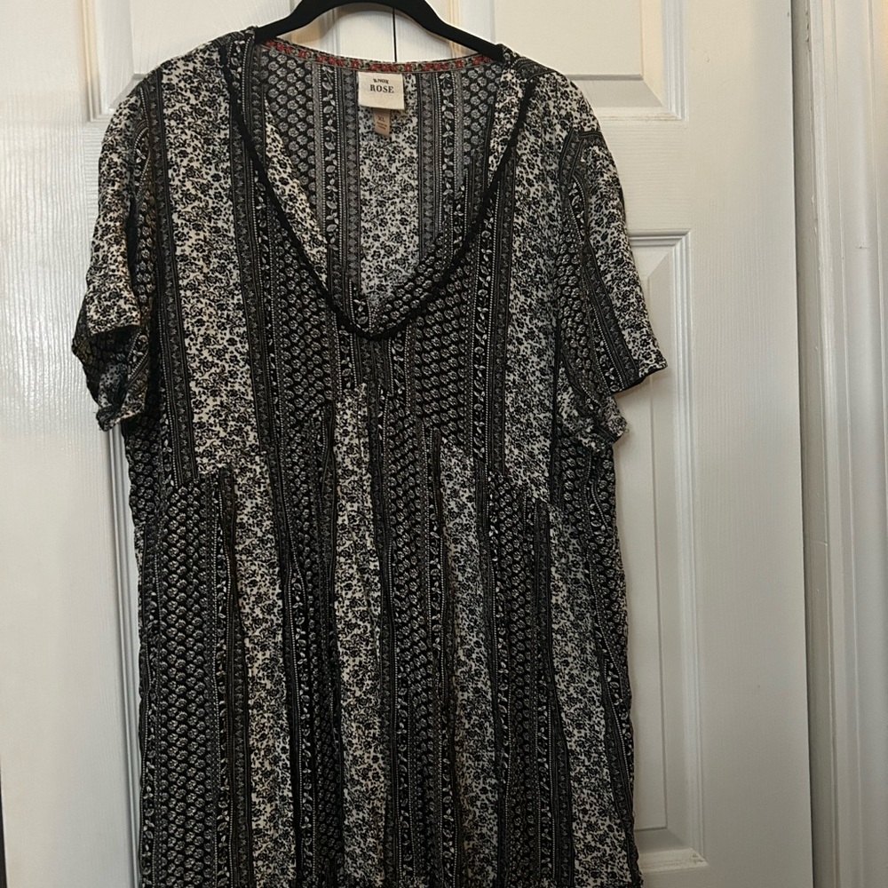Knox Rose Black and White Patterned Top